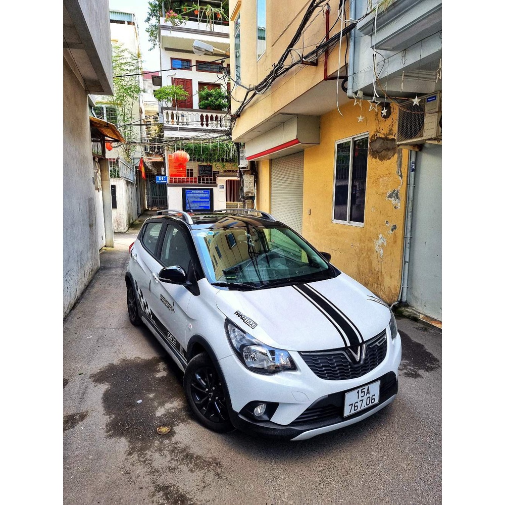 Tem sườn và nắp capo trang trí nhẹ nhàng xe Vinfast Fadil