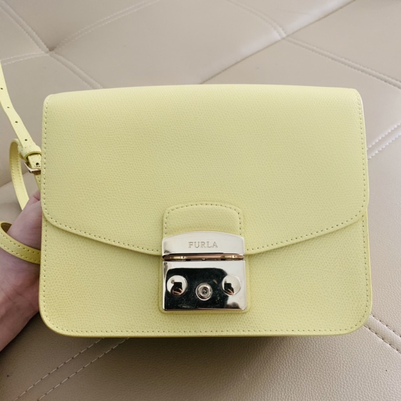 THANH LÝ TÚI METROPOLIS FURLA SIZE 21 MÀU VÀNG CEDRO