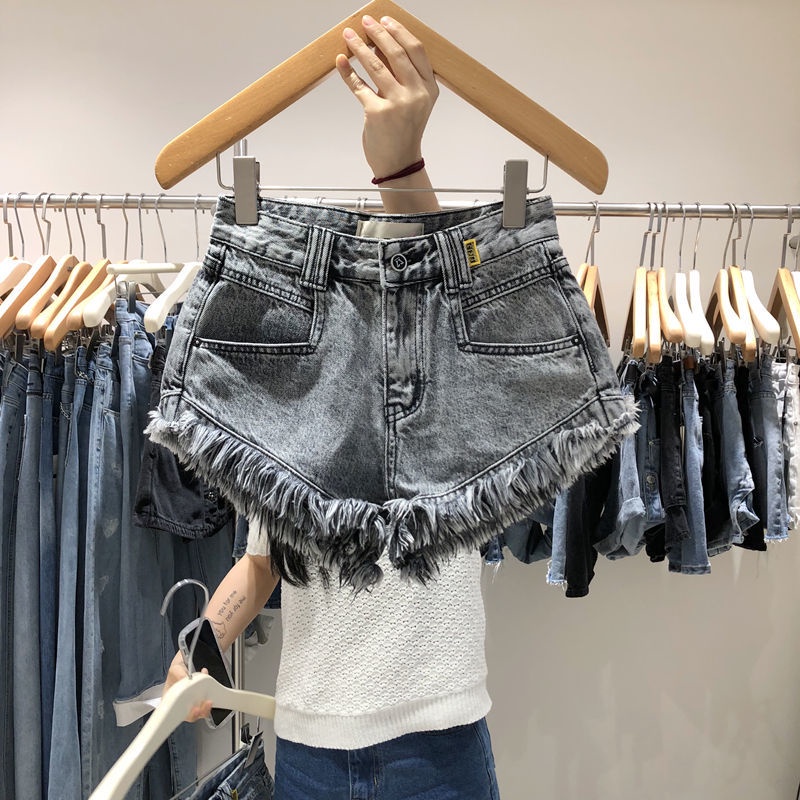 Jiashucheng Hàng Có Sẵn Quần Short Denim Tua Rua Sờn Dáng Ôm Vừa Vặn Thời Trang Mùa Hè Mới Dễ Phối Đồ Dành Cho Bạn Nữ