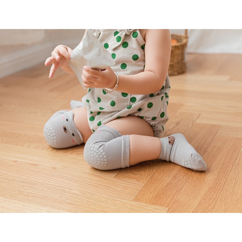 Set vớ + tất tập bò cho bé chống trợt