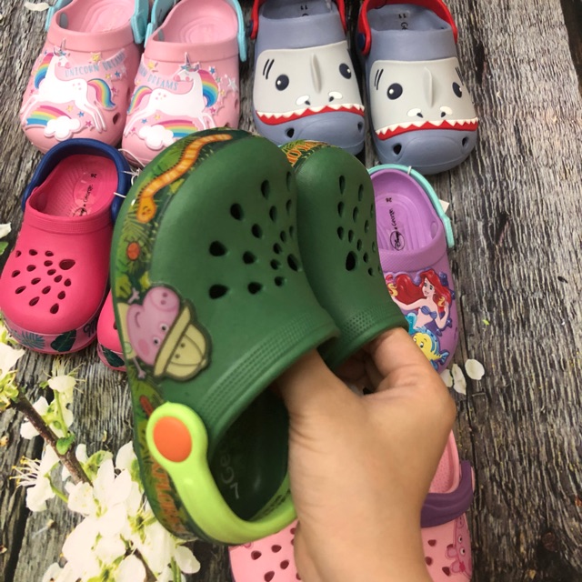 Sục bé gái George UK