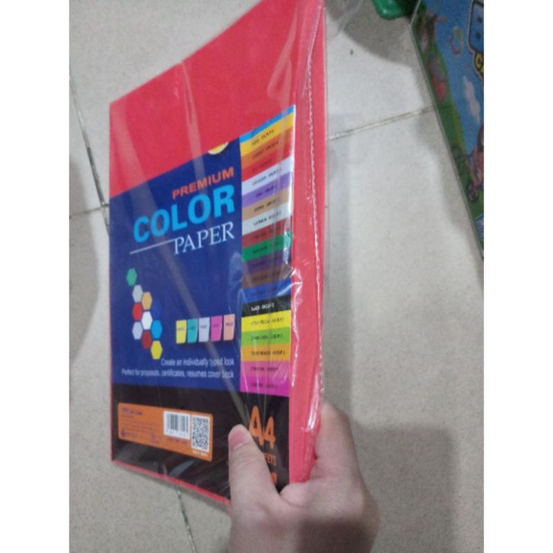 0Giấy bìa A4  tờ màu đỏ . Định lượng 160gsm