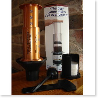MÁY NÉN PHA CÀ PHÊ CẦM TAY AEROPRESS