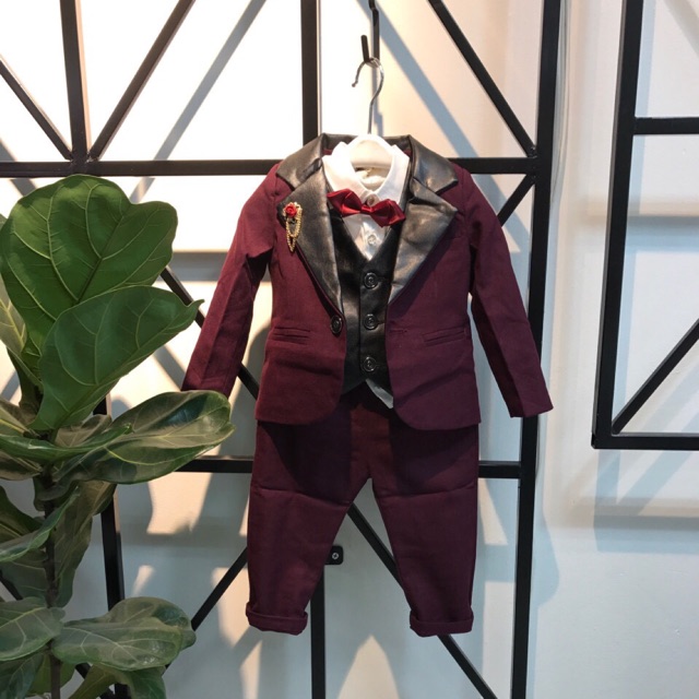 set vest bé trai hàng siêu đẹp,một set gồm một vest,một quần cạp chun,một ghile,một áo sơ mi trắng,một nơ cổ quá đẹp