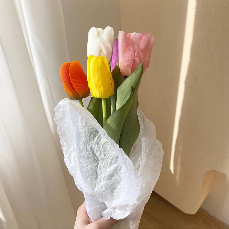 Bó hoa tulip nhân tạo tinh xảo dùng trang trí tiệc cưới đa năng