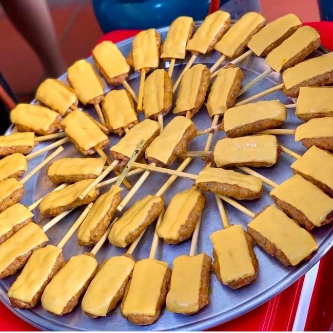 Nem nướng phô mai kéo sợi kèm sốt chấm siêu ngon túi 8 chiếc (380 gr )