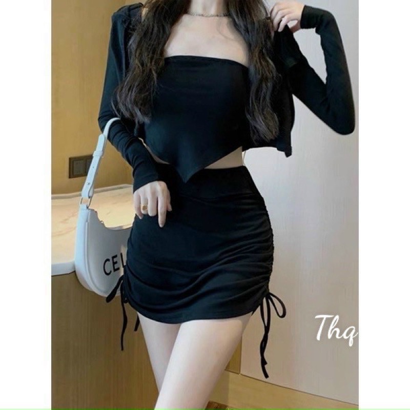 Set 3 món gồm áo, chân váy và quây yếm