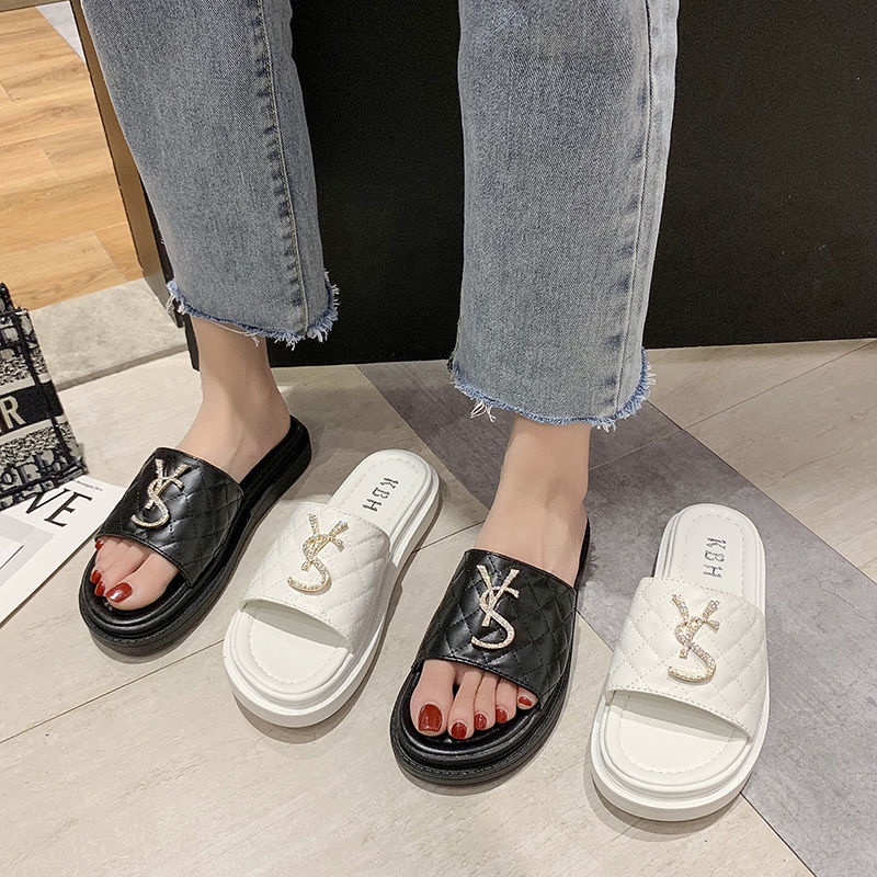 Dép nữ, dép bánh mì quai ngang gắn chữ Ys siêu xinh đi bao êm chân hạng xin form đẹp hơn