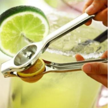 Dụng cụ kẹp, ép nước chanh inox sáng bóng