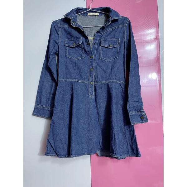 Đầm thiết kế ren hoa