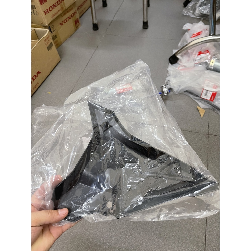 nắp hộp bình xe winner v1 hàng chính hãng 50607K56N10