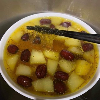 Hộp 1.3Kg Táo đỏ .