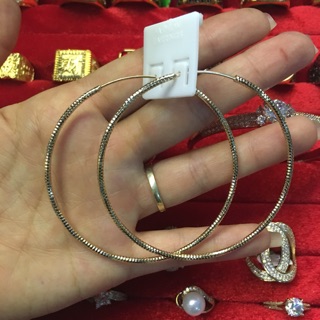 Bông tai tròn lớn