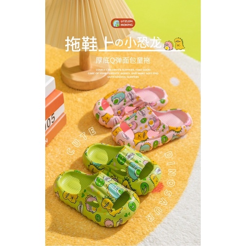 Dép lê quai ngang bánh mì trẻ em hoạ tiết khủng long bít mũi bảo vệ bàn chân bé mã DLC4