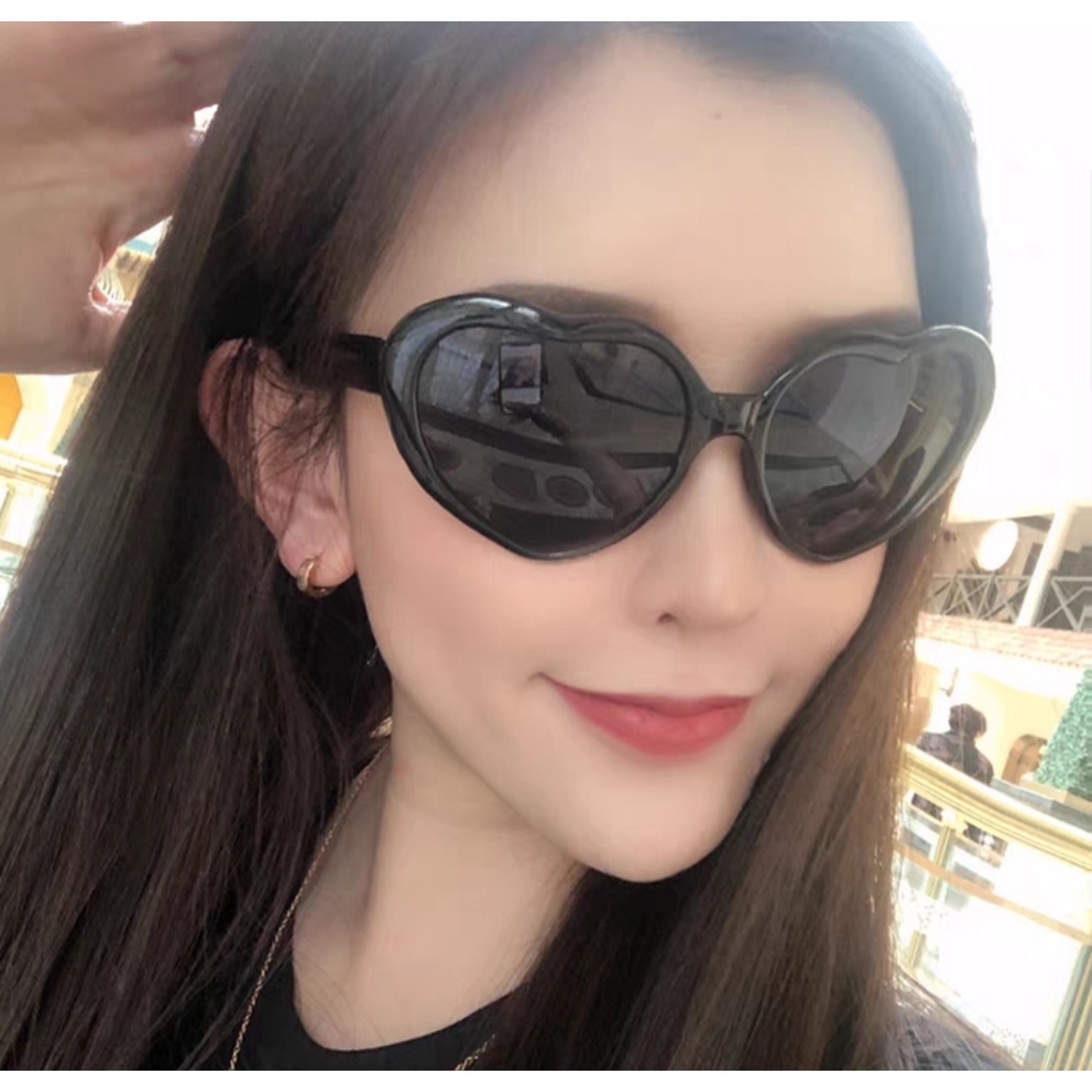 Kính Mắt Tim Thời Trang