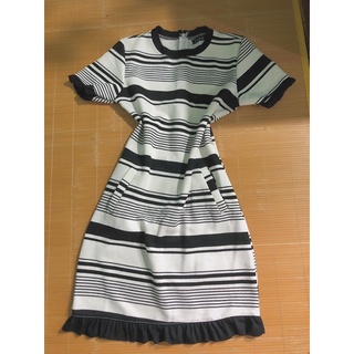 Pass váy body kẻ zara