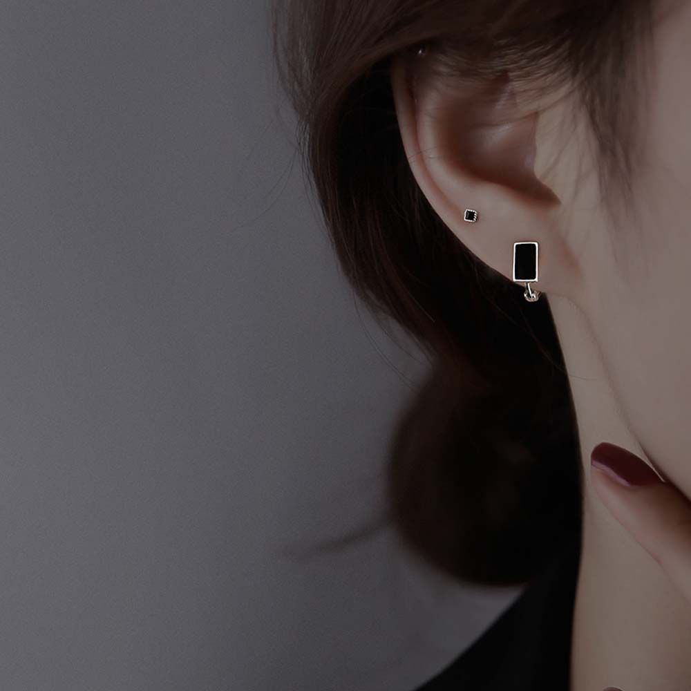 Khuyên Tai Hợp Kim Hình Vuông Màu Đen Phong Cách Hàn Quốc Cá Tính Cho Nữ