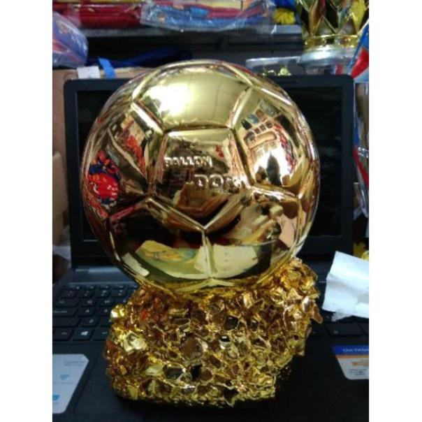 Mô hình cup quả bóng vàng