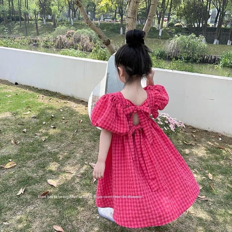 Váy kẻ hồng cổ vuông tay bồng cho bé gái