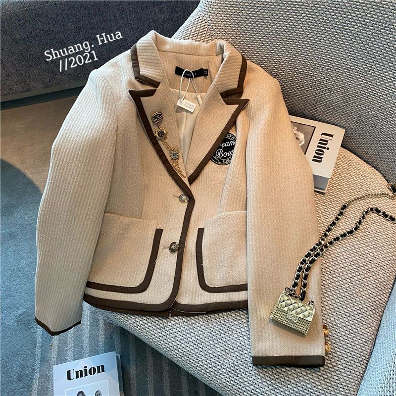 Set trang phục 2 món áo khoác vest và chân váy xếp ly dành cho nữ 2021 có bán lẻ