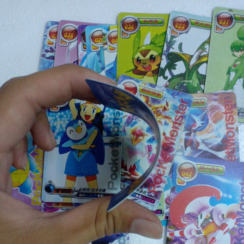 Thẻ bài Pokemon nhựa dẻo bán lẻ