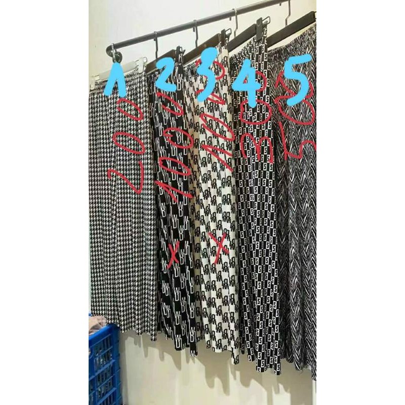 Quần ống suông hoạ tiết chất tăm lạnh