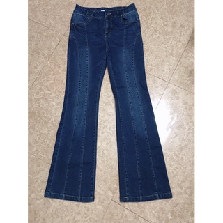 Quần jeans ống loe