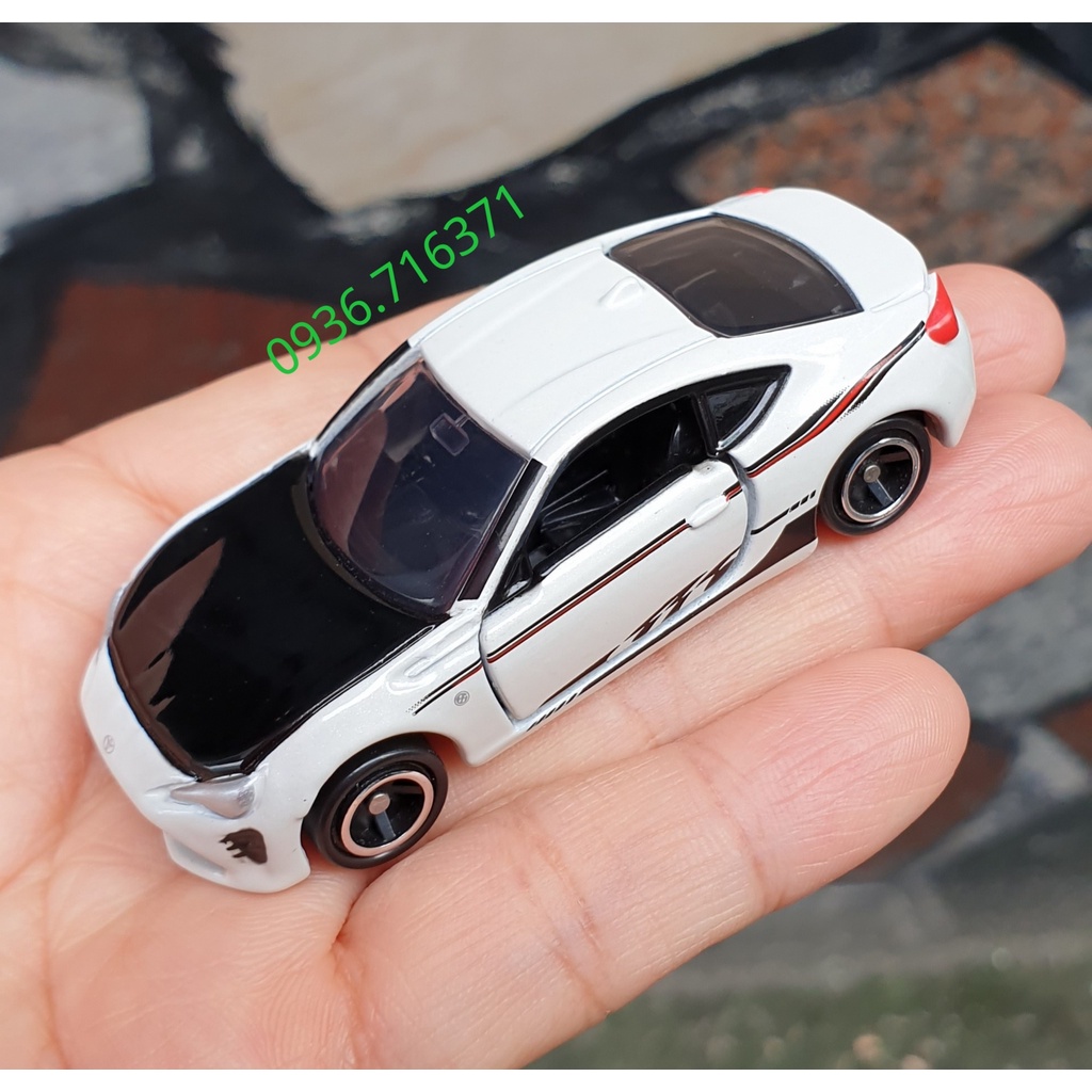 Mô hình siêu xe Toyota màu trắng đen bản Toysrus mở được cửa tomica Nhật Bản