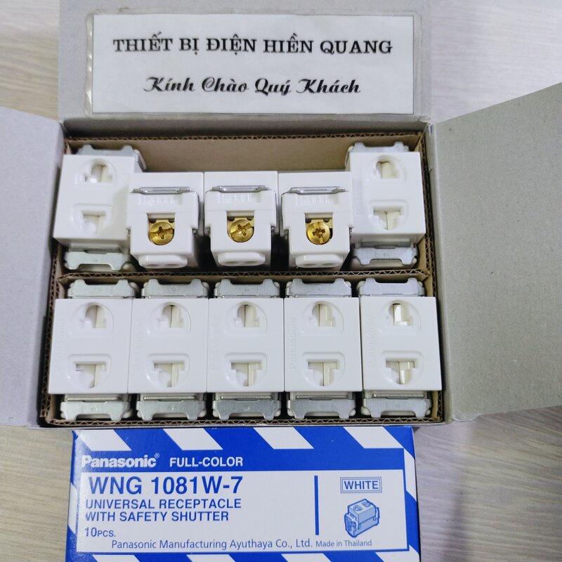 1 Hộp 10 hạt ổ cắm màn che Panasonic Full  hàng chính hãng