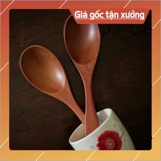 Bộ 2 món muôi + xản gỗ