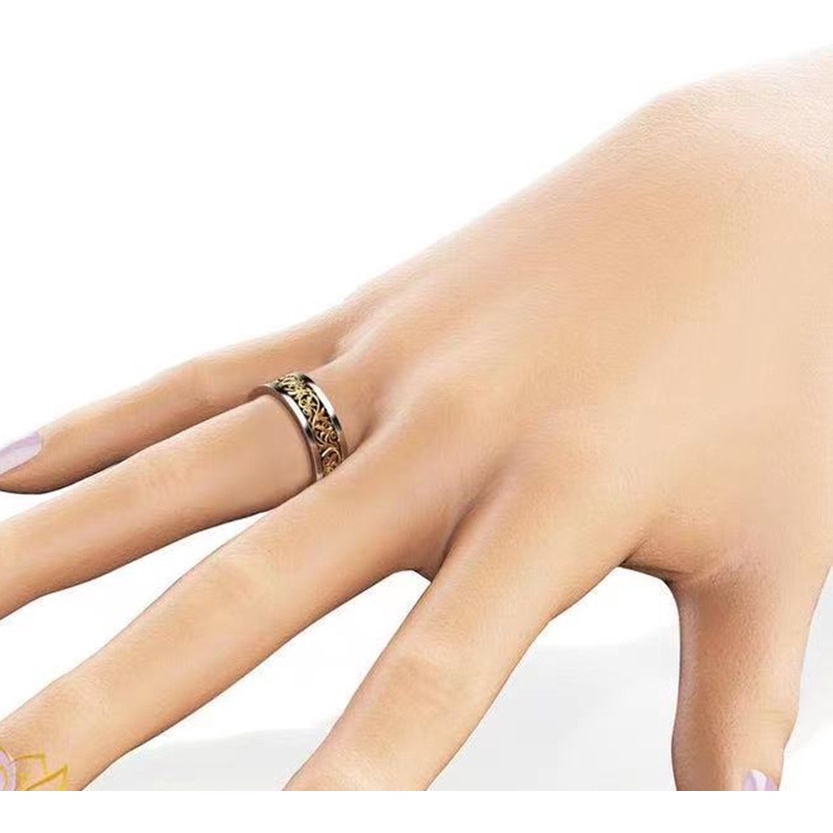 Nhẫn khắc họa tiết rỗng hai màu sắc kết hợp phong cách đơn giản tinh tế thời trang