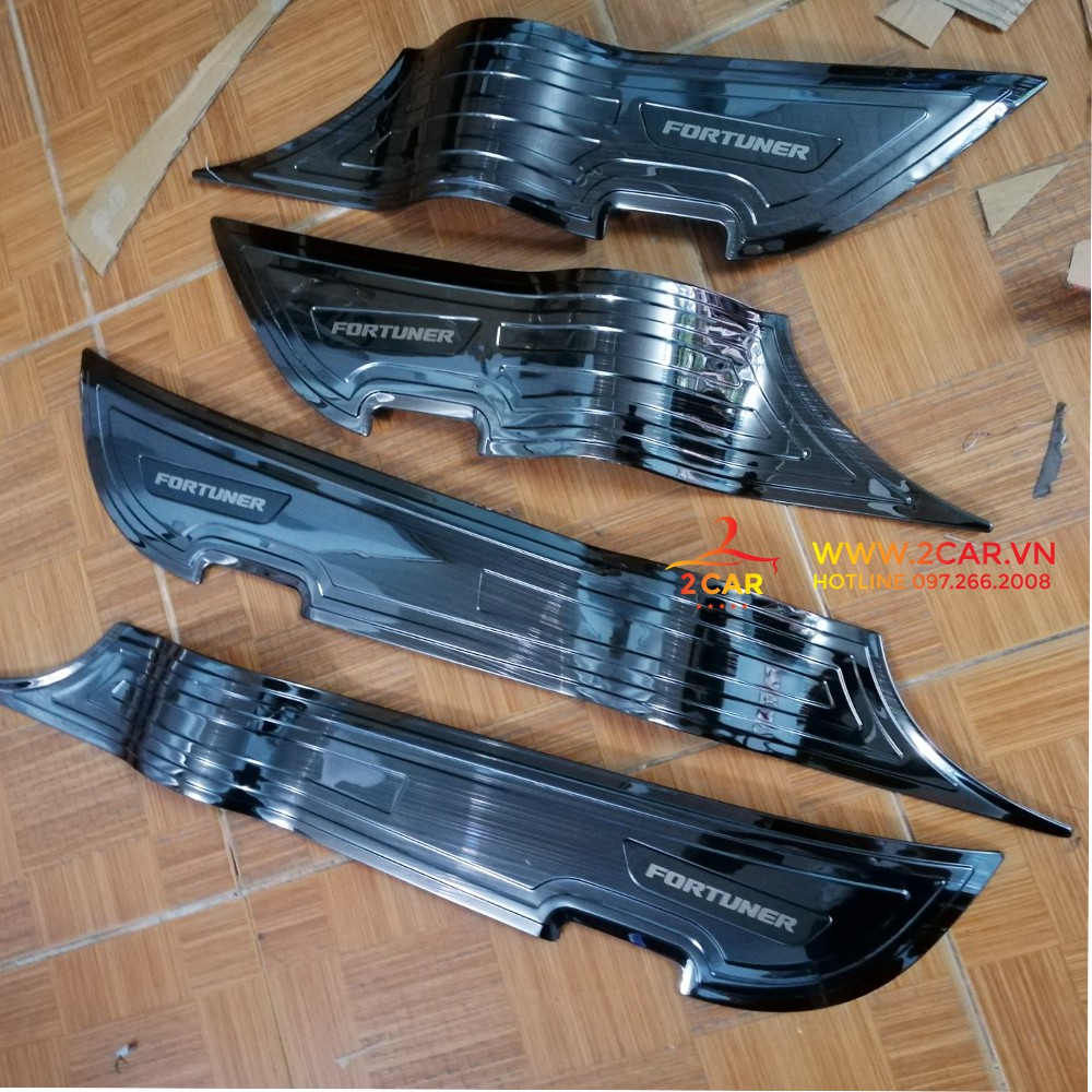 Ốp Tapli, màng loa Cánh Cửa xe Toyota Fortuner 2017- 2021, 2022, 2023 Hàng TiTan Cao Cấp