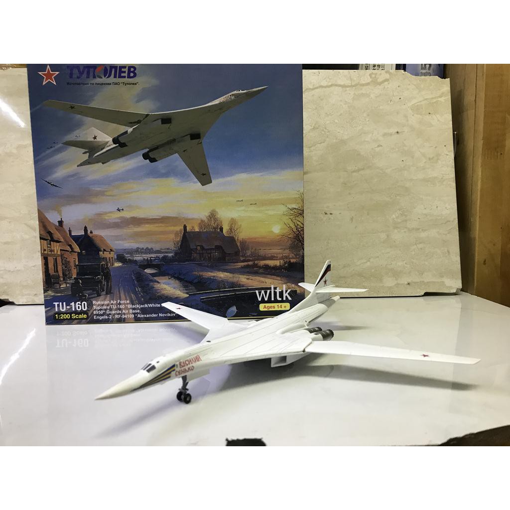 Mô hình Máy bay Ném Bom TU-160 - 1:200