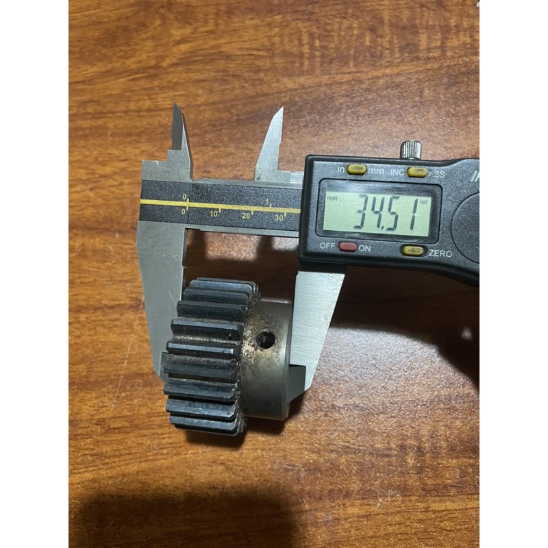 Bánh răng trụ Z23M2 chiều dầy B20mm có gù