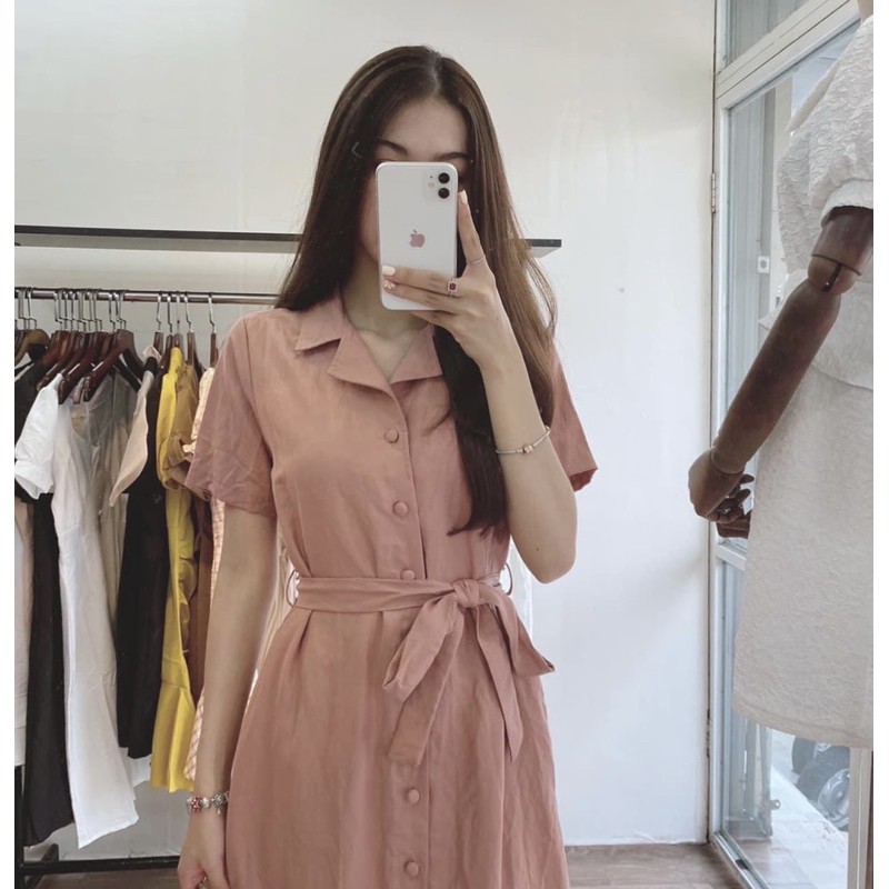 Đầm linen tưng cổ vest thắt eo