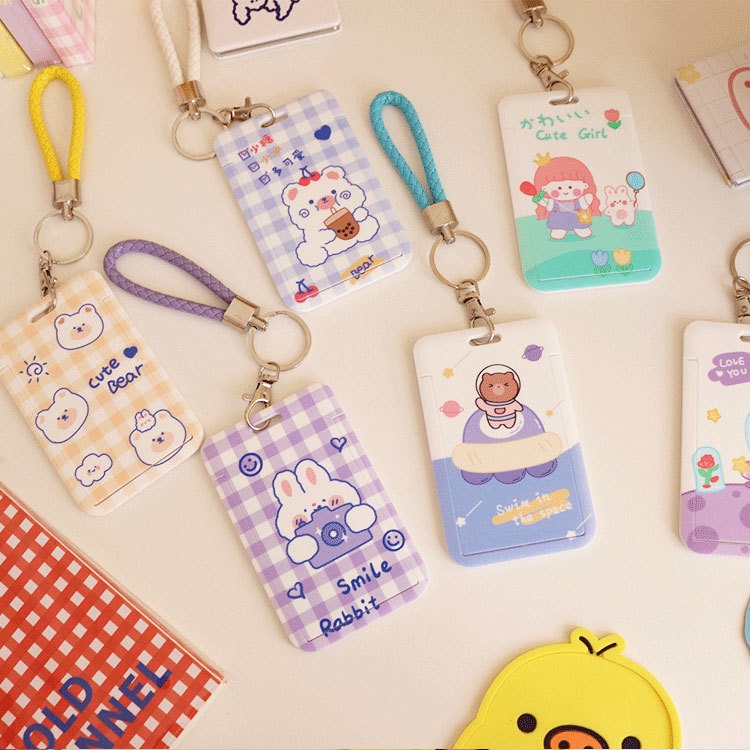 THẺ NHỰA ĐỰNG BẢNG TÊN, CARD HOẠ TIẾT HOẠT HÌNH DỄ THƯƠNG CÓ DÂY TREO MÓC KHÓA