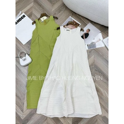 Váy xuông dài tạo khối sóng sát nách