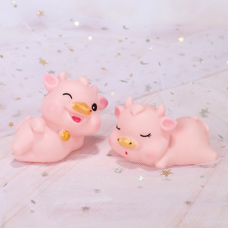 Trâu nhựa trang trí bánh kem