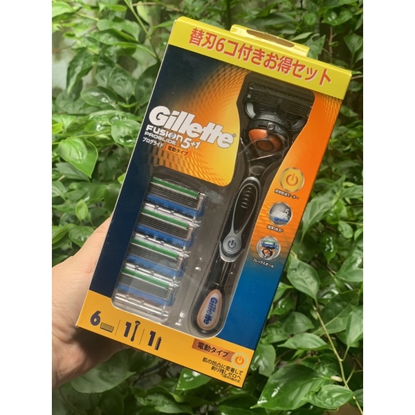 Sét pin kèm 6 lưỡi dao cạo râu Gillette Fusion 5+1 Nhật Bản