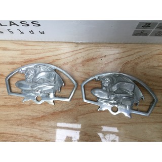 Che gác chân sau hình phù thủy ôm bom cho 67