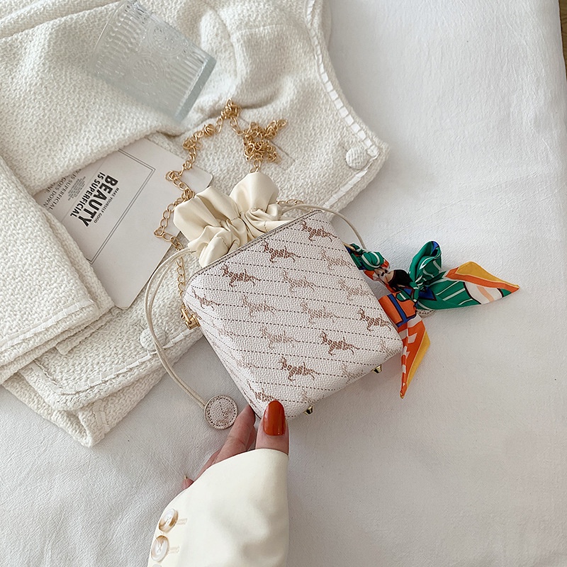 Túi Đeo Vai Hình Vuông Phối Dây Xích Thiết Kế Thời Trang 2022 Cho Nữ