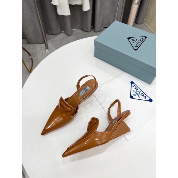 Giày cao gót 6.5cm hở gót mũi nhọn da thật có 5 màu thương hiệu Prada mẫu mới 2022 cao cấp