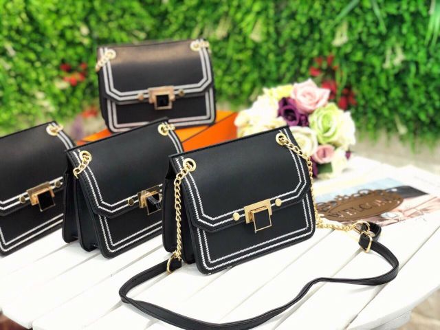 TÚI XÁCH KHÓA VUÔNG