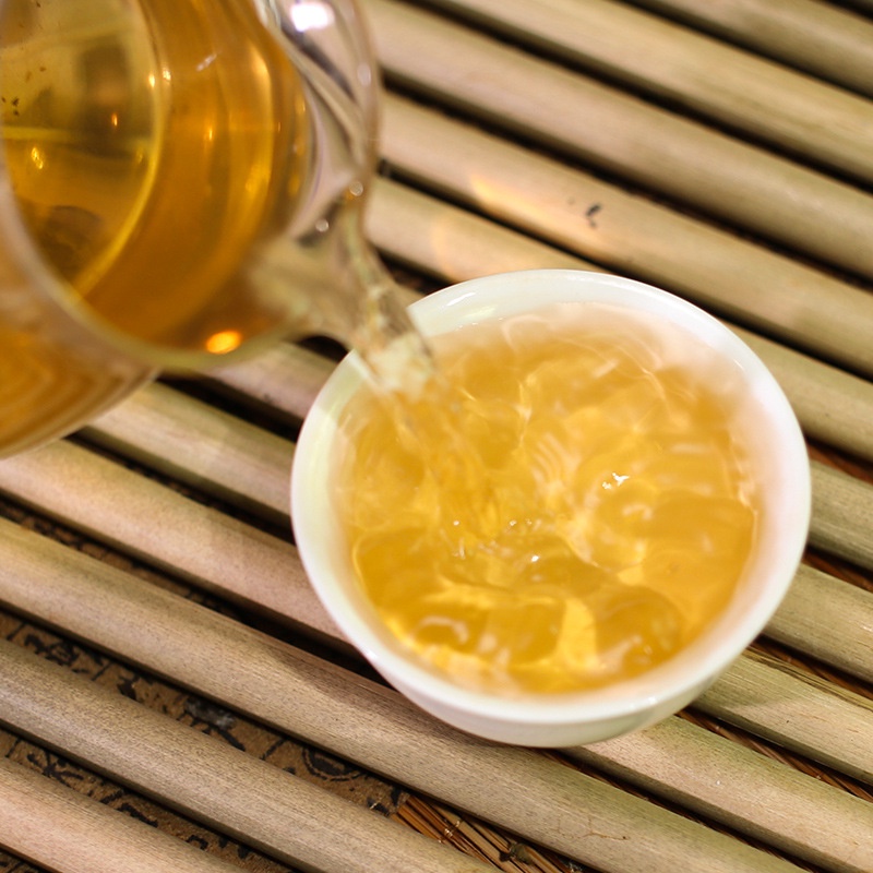 Bánh Trà Phổ Nhĩ Sống Lão Ban Chương Vân Nam 357 gram