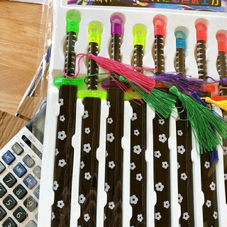 Vỉ 12 chiếc kiếm nhựa trong vỏ đen bằng nhựa dài 33 cm