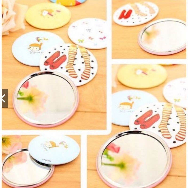 Gương soi mini bỏ túi hình dễ thương cho người