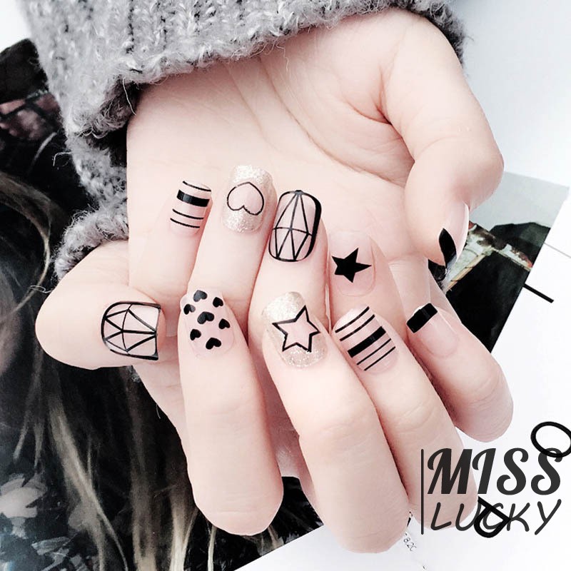 Bộ Móng Tay Giả Trong Suốt Dễ Thương Kèm Keo Dán Để Làm Đẹp