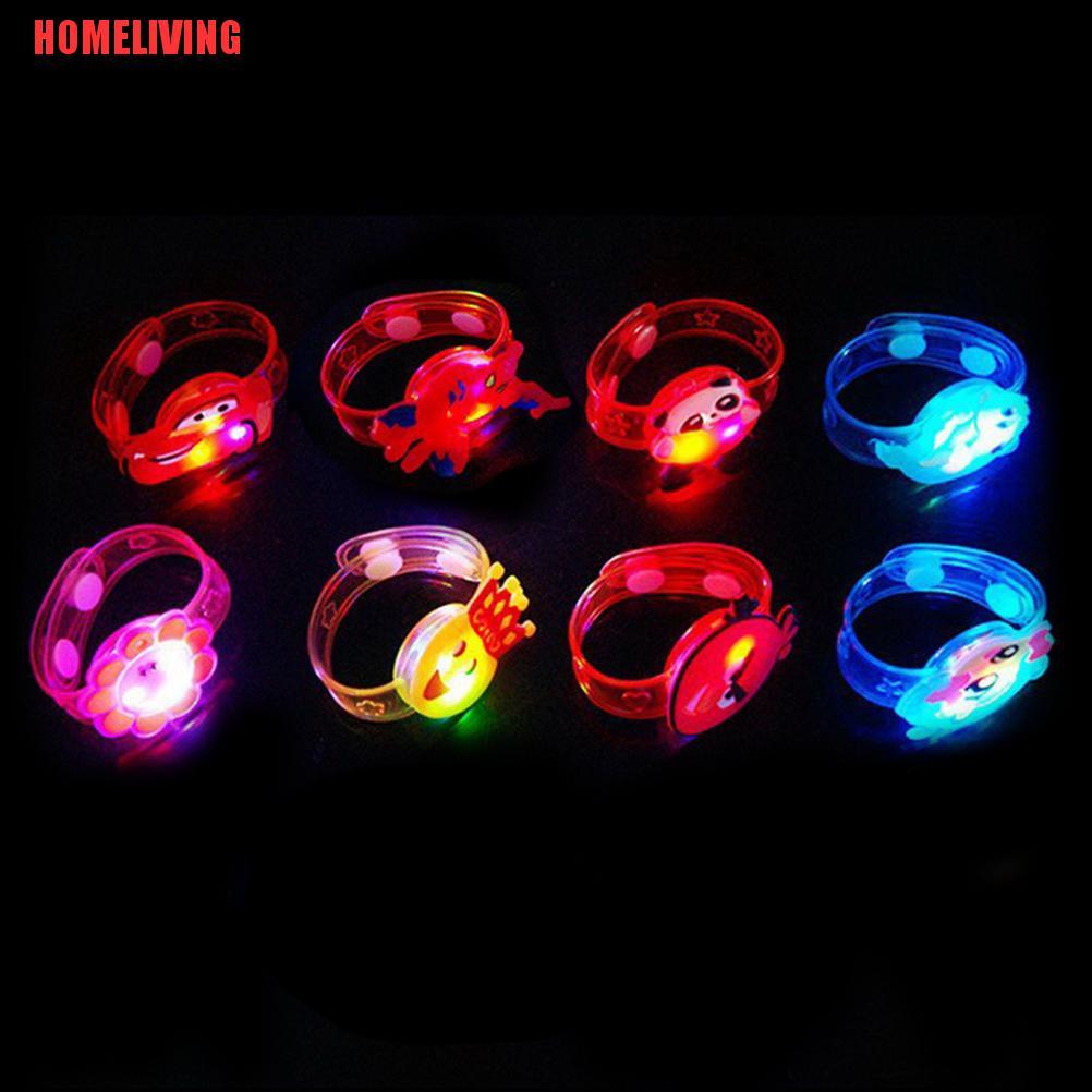 Đồng Hồ Đeo Tay Có Đèn Pin LED Họa Tiết Hoạt Hình Dễ Thương Cho Bé