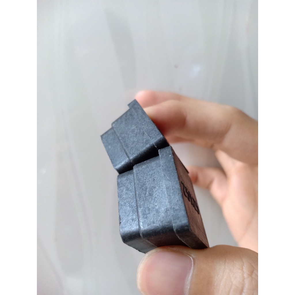 Bộ 10 nhựa caosu , bịt chân bàn, ghế,ống nhựa, sắt hộp , xích đu 25x25