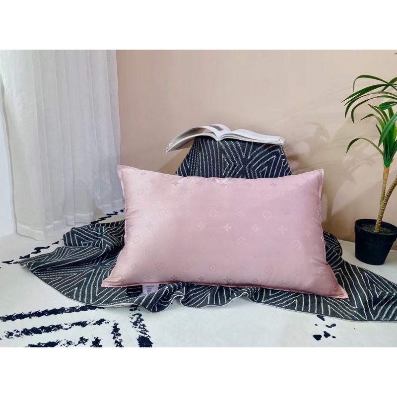 Ruột gối  Lụa Lv in hoạ tiết Thương Hiệu Sang chảnh, ruột gối bông luxury✨ kích thước 48*74